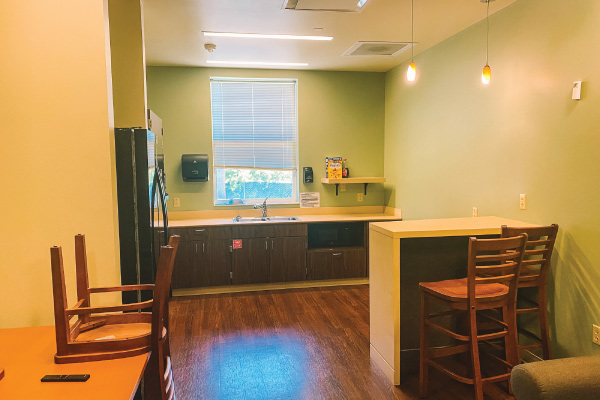 kitchen/lounge area